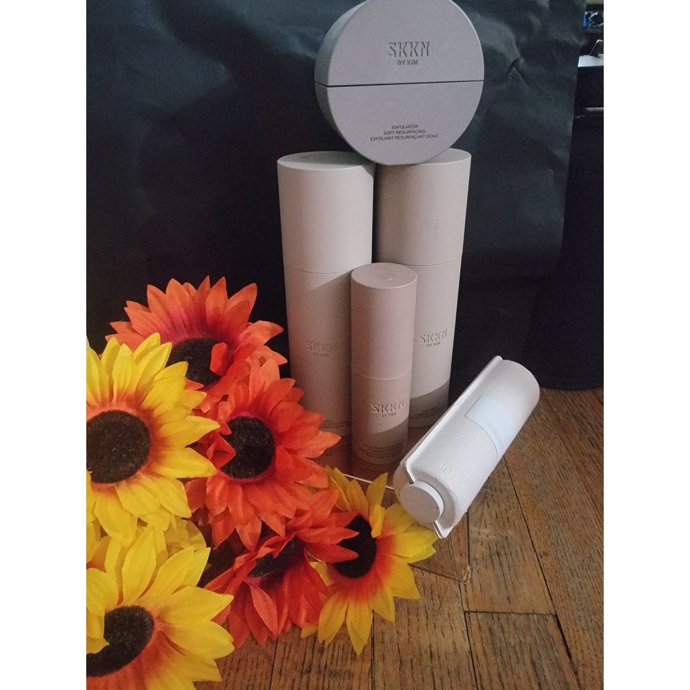 SKKN BY KIM 5pc Skincare Set Cleanser Toner Hyaluronic Vitamin C8 Exfoliator NEW